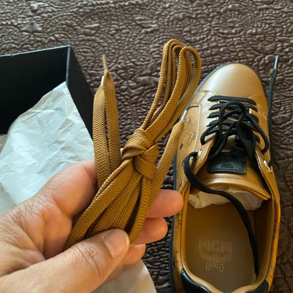 Authentic MCM sneakers. Only had on a few hours. Like new! Size 39 - Picture 10 of 13